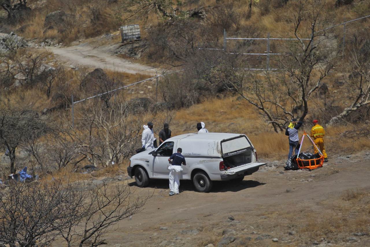 Fiscalía de Jalisco localiza 10 bolsas negras con restos humanos en Zapopan
