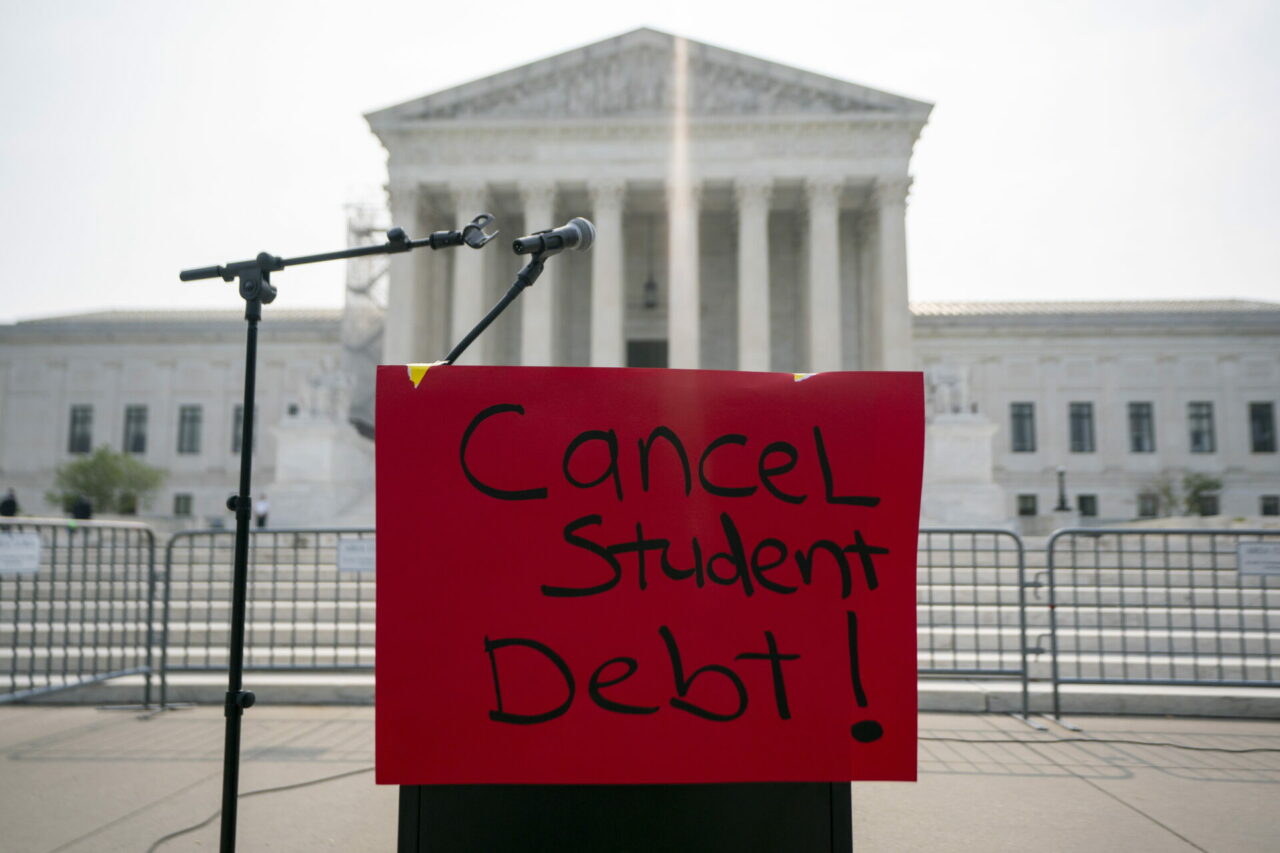 EU cancela deuda estudiantil de 804 mil personas por más de 39 mil mdd