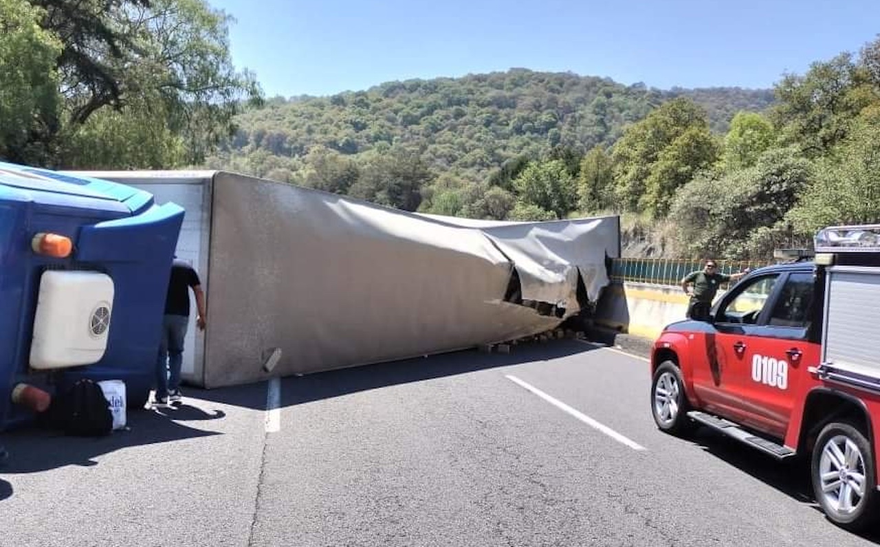 Accidente México-Cuernavaca: camión vuelca en Tlalpan, CDMX