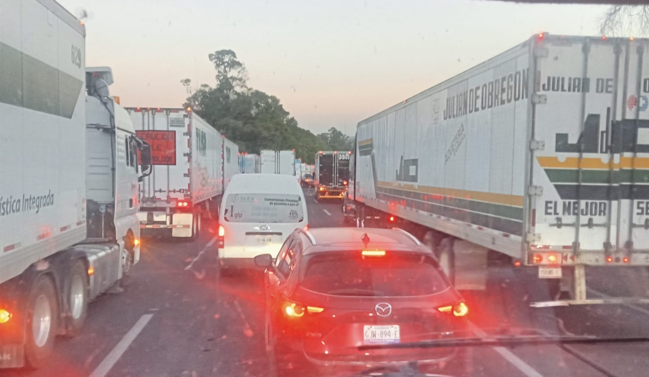 Accidentes complican la circulación en la autopista México-Querétaro