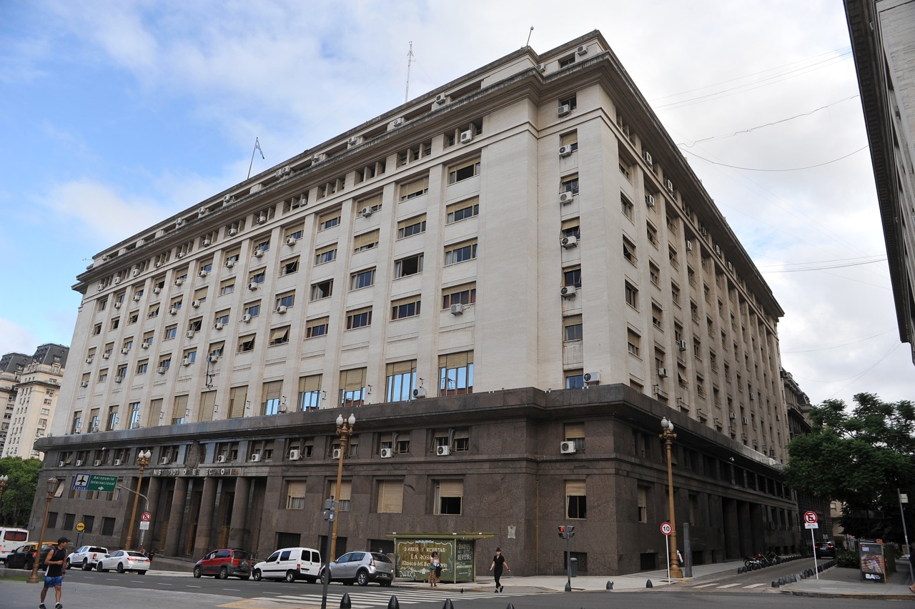 Argentina obtiene 900 mdd del BM para impulsar tres proyectos