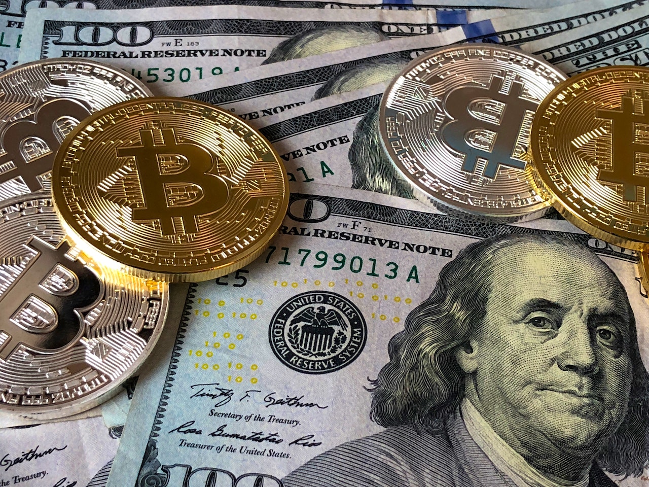 El bitcoin sube y alcanza su máximo nivel en un año