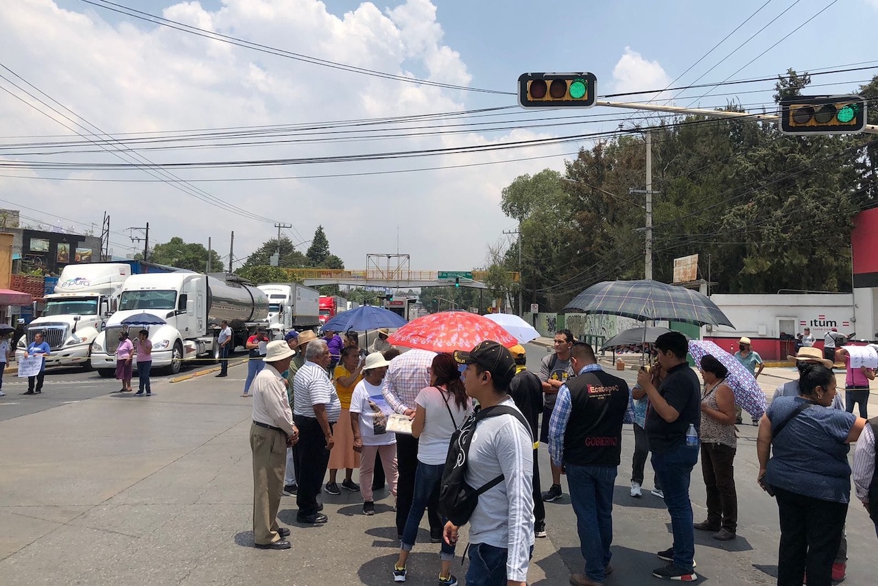 Bloqueo en Ecatepec: Vecinos cierran la 30-30 por falta de agua