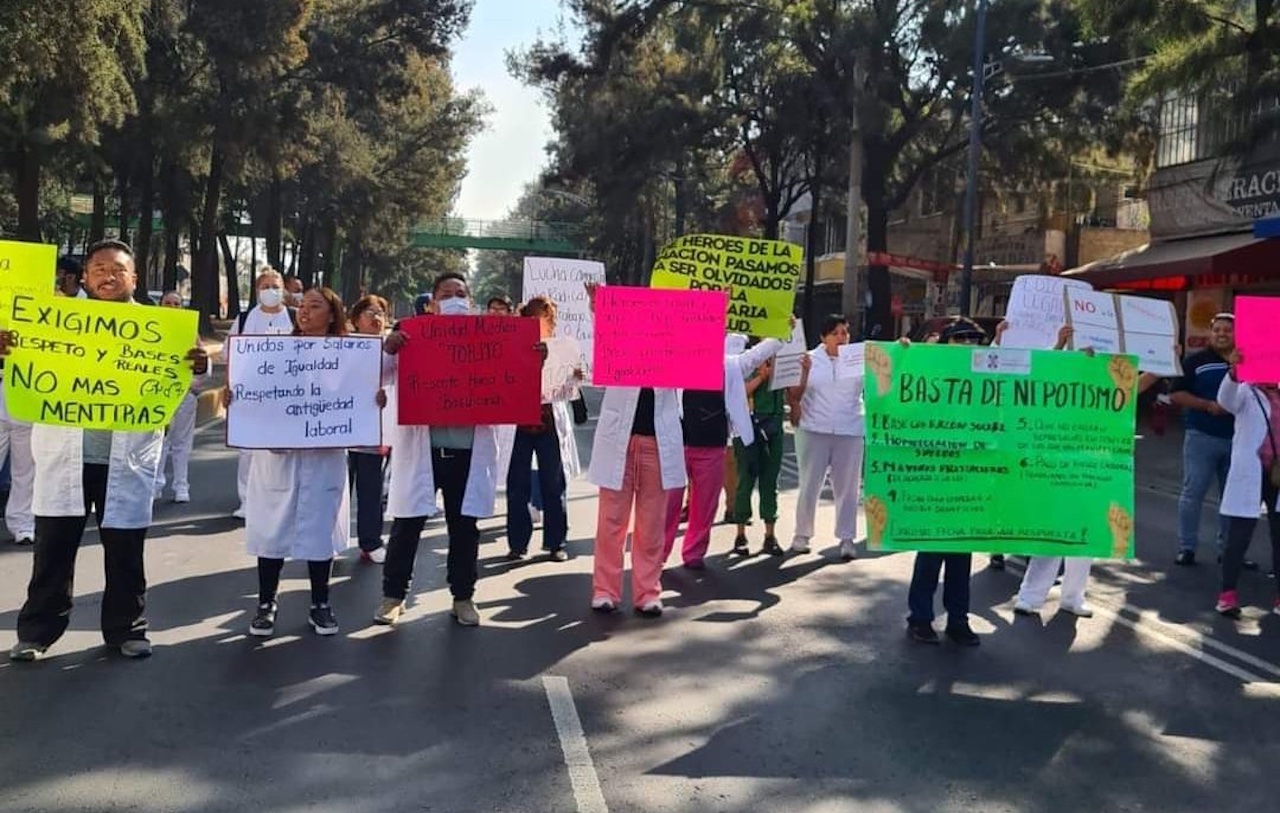 Bloqueo en Periférico Oriente: protesta personal médico en Iztapalapa