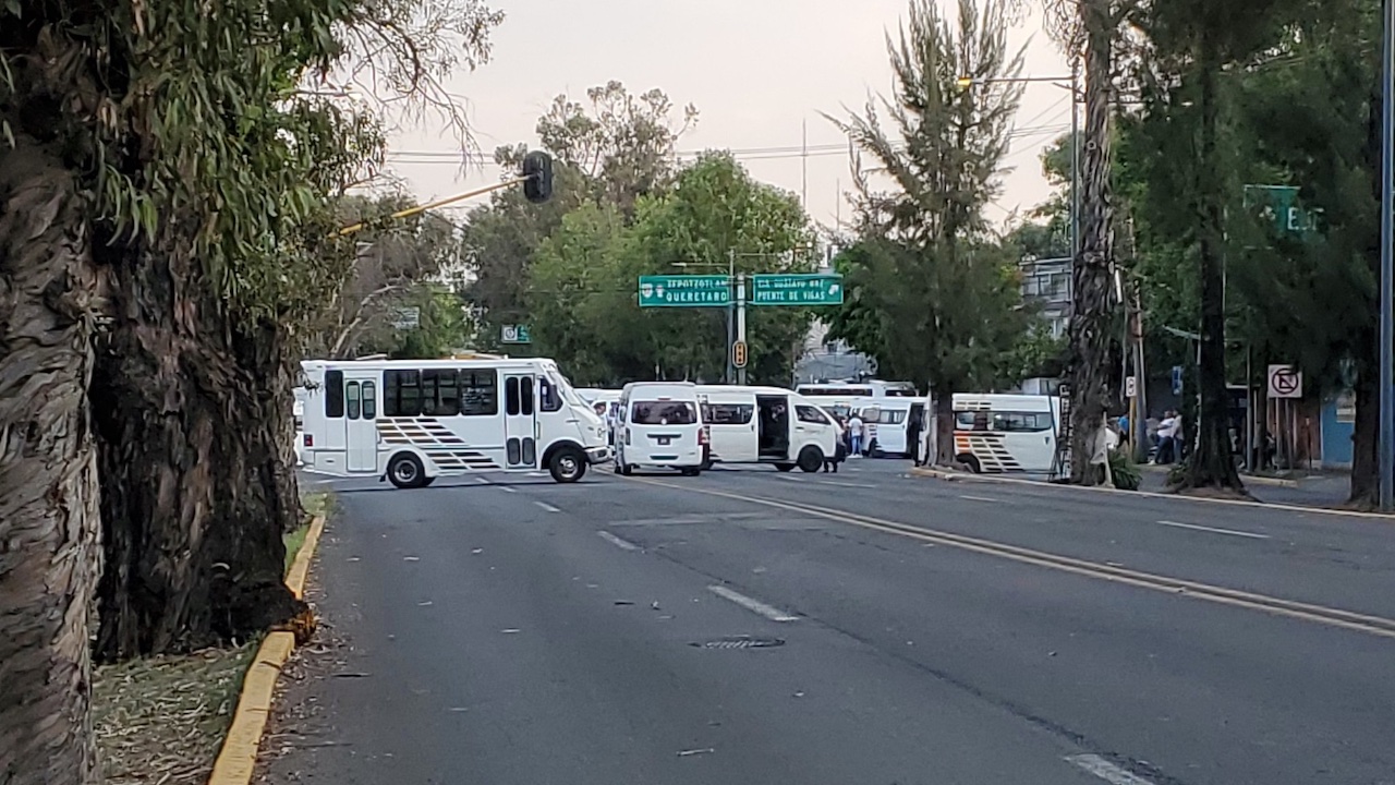 Bloqueo en Gustavo Baz: transportistas protestan en Naucalpan