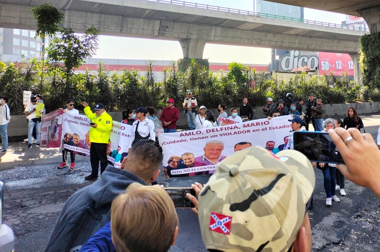 Manifestantes protestan contra detención con bloqueo en Periférico Norte