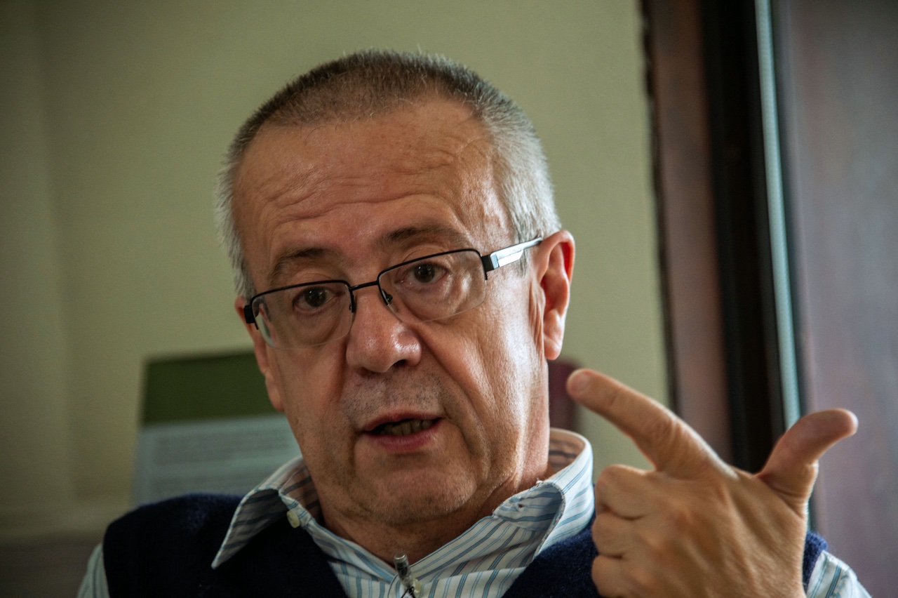 Carlos Urzúa sugiere más impuestos a quienes más ganan y revivir la tenencia