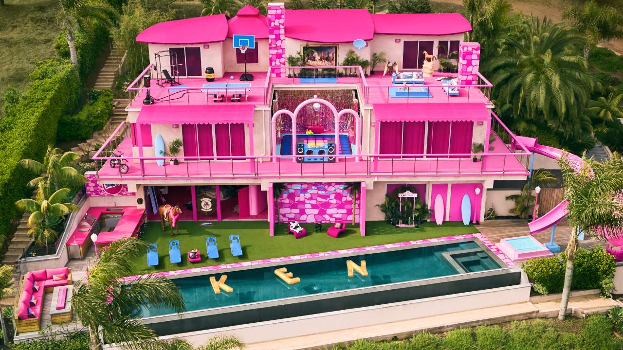 La mansión de Barbie Malibú existe y te puedes hospedar gratis con Airbnb