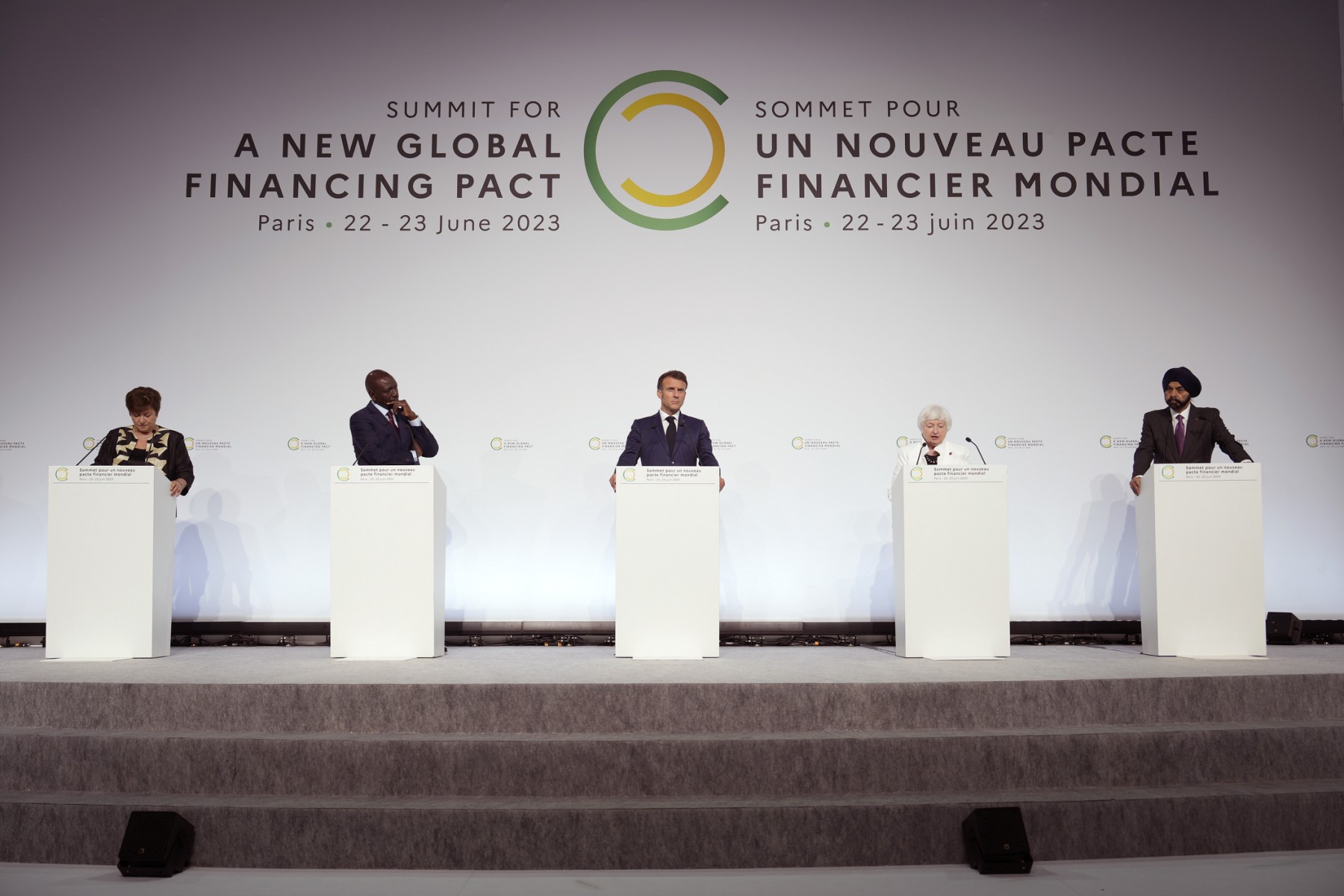 Cumbre climática en París aprueba reformar sistema financiero
