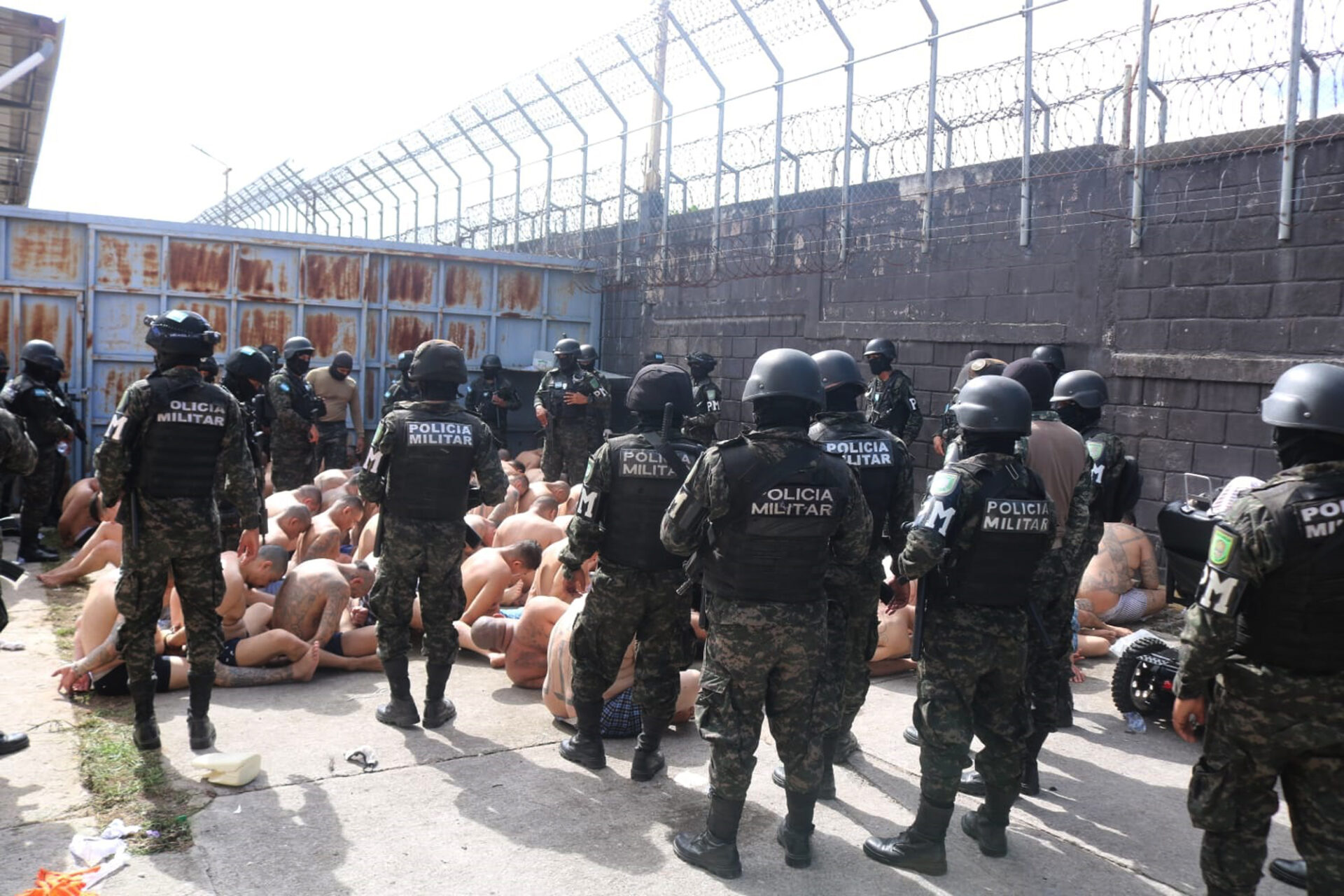 Policía militar de Honduras toma el control de cárceles tras muerte de 46 mujeres