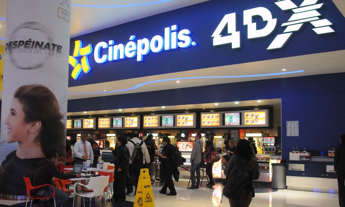 Cofece investiga acuerdos ilegales entre distribuidores de películas en salas de cine