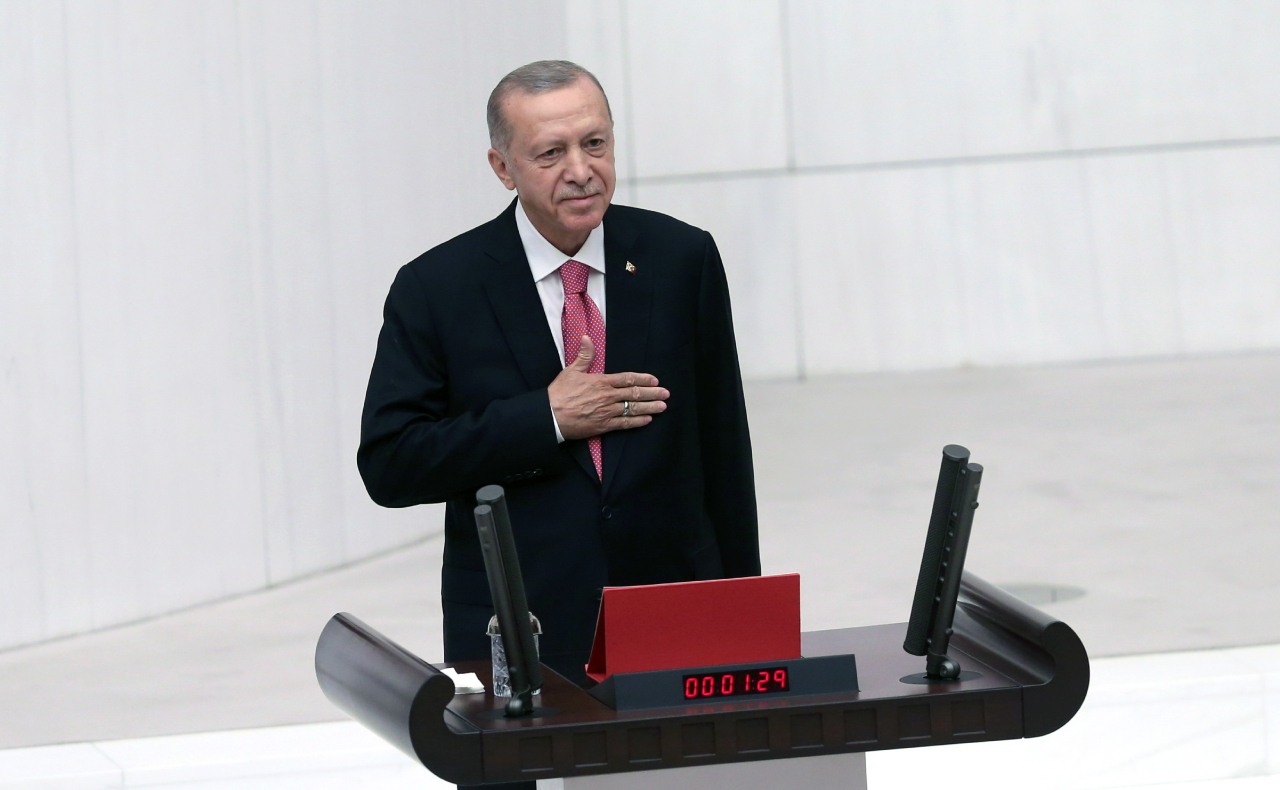 Erdogan inicia su tercer cargo presidencial en Turquía al jurar el cargo en el Parlamento