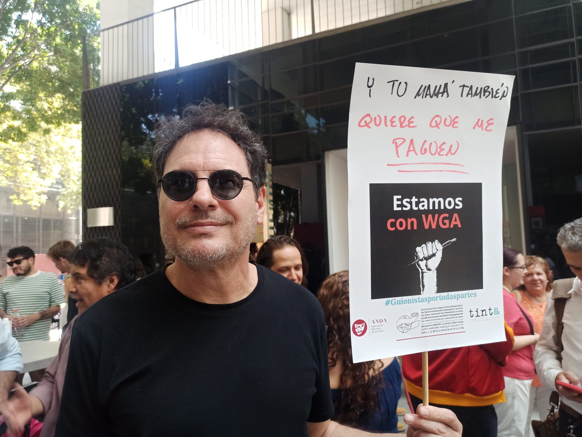 Escritores y actores mexicanos se solidarizan con huelga de guionistas de EU
