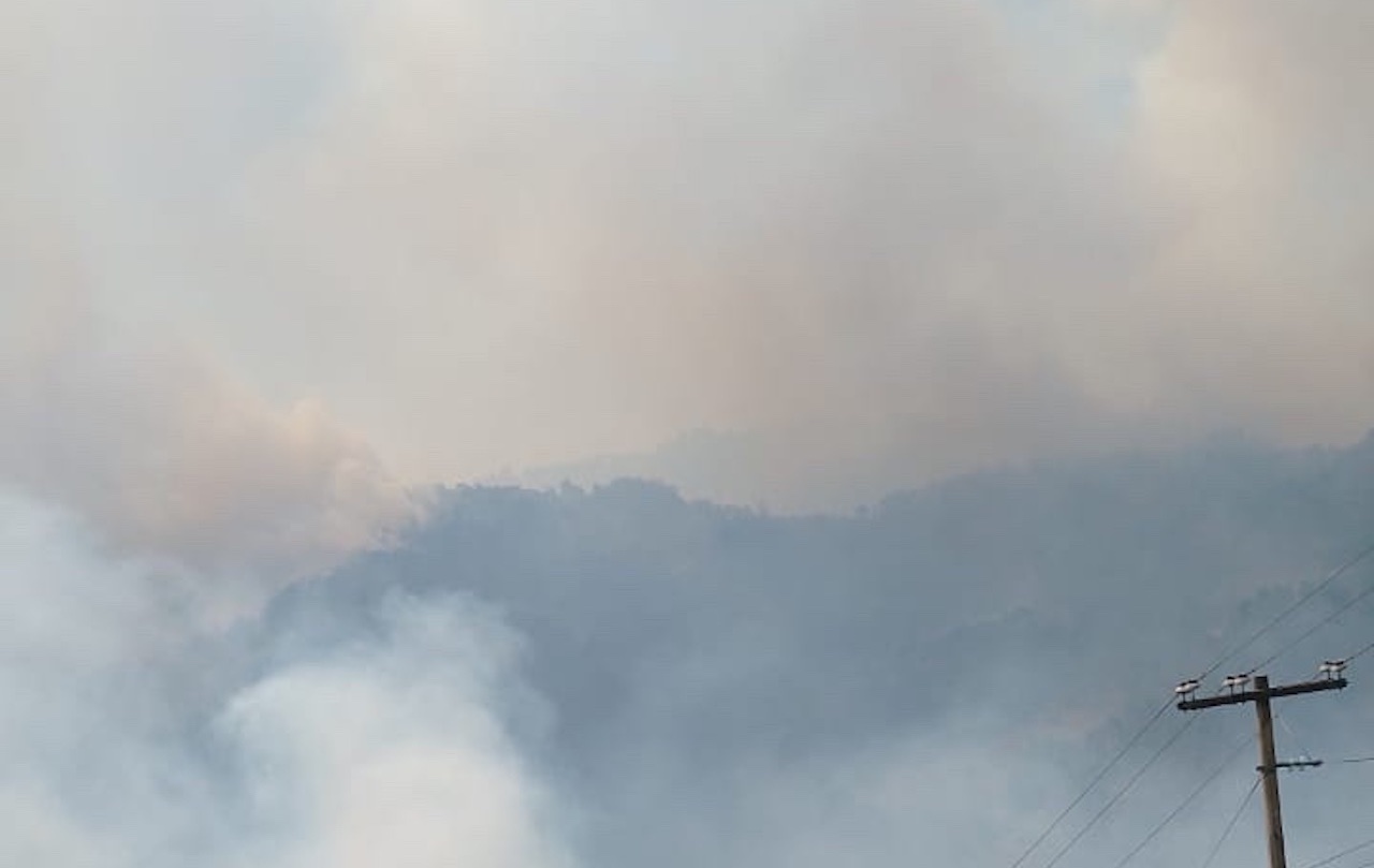 Incendio en Zacatlán cobra fuerza y suma más de 30 horas