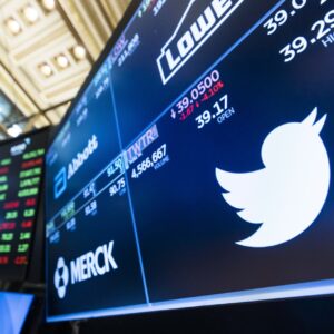 Reto para Linda Yaccarino: ingresos publicitarios de Twitter caen en 59%