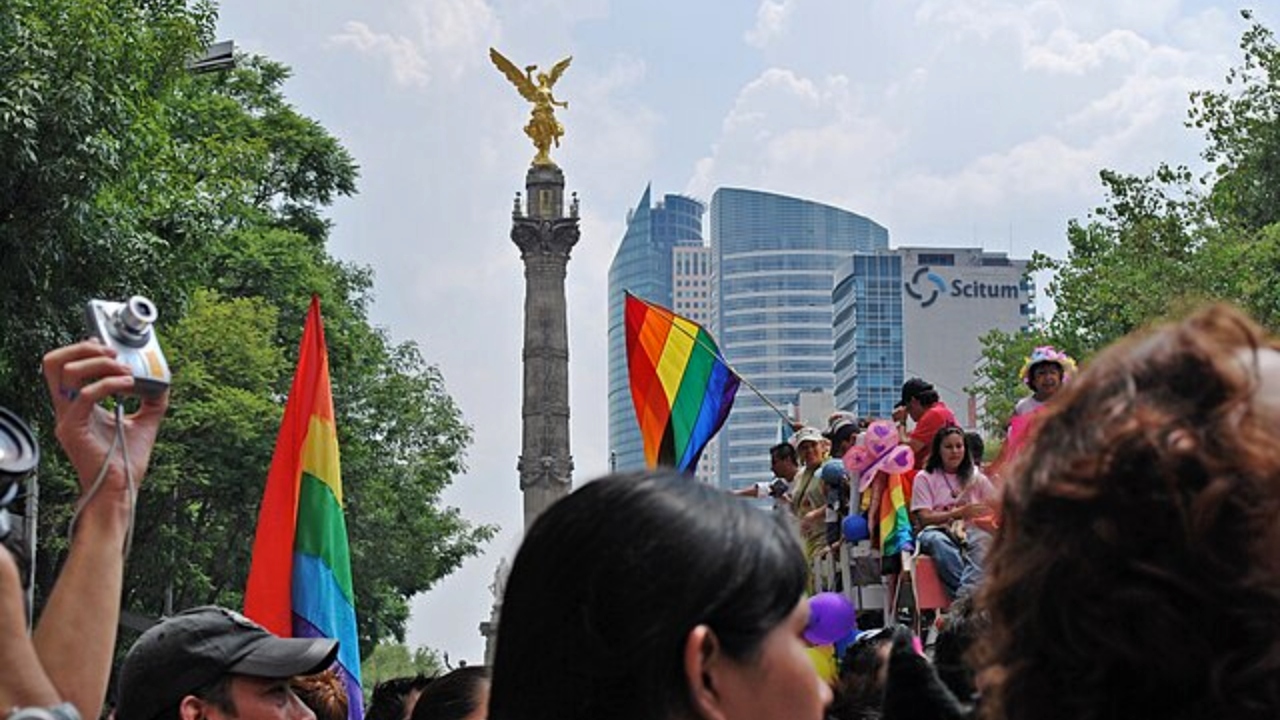 Discursos de odio en redes contra el colectivo LGBT aumentan un 40% en México, revela estudio