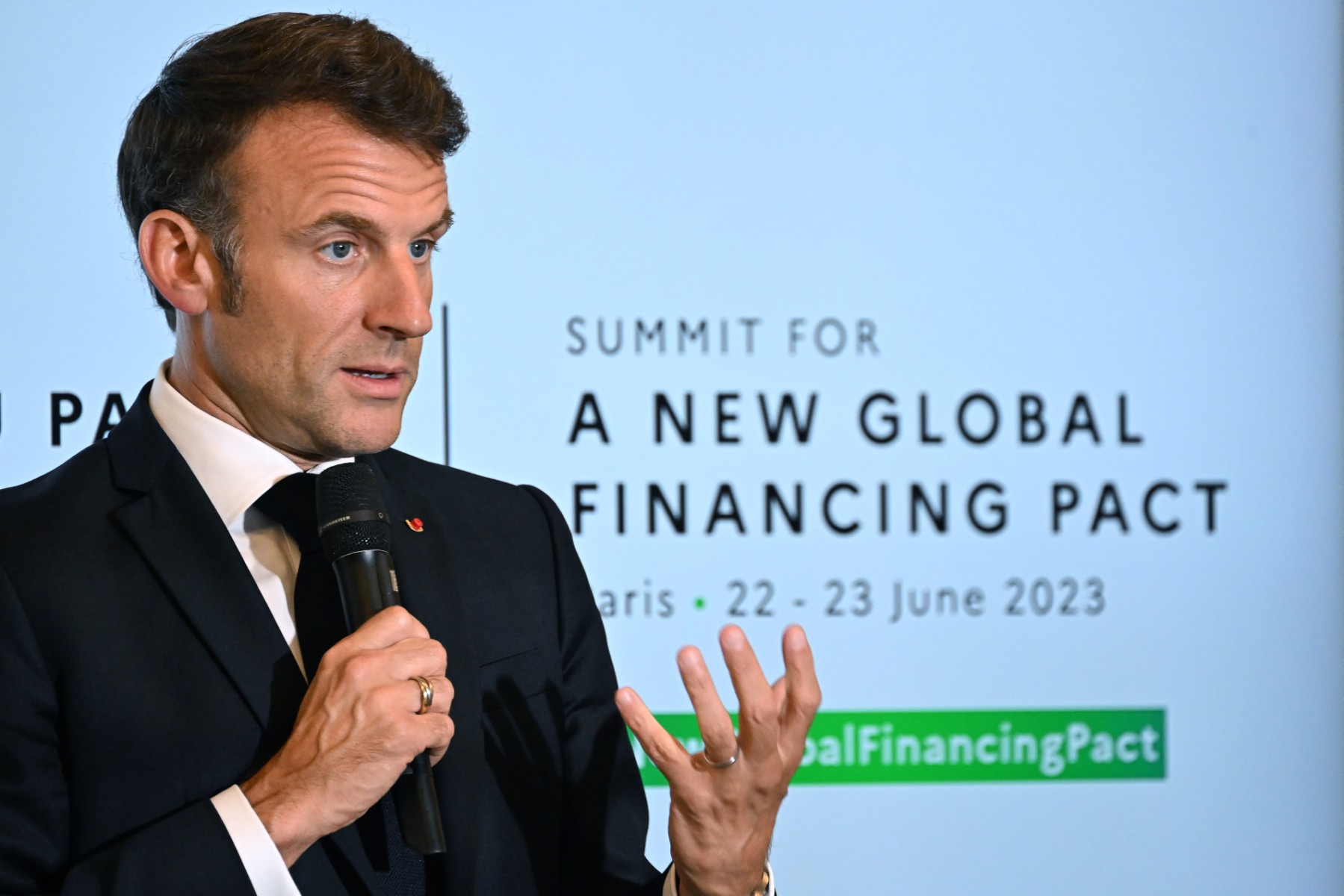 Líderes globales piden transformar sistema financiero para enfrentar cambio climático