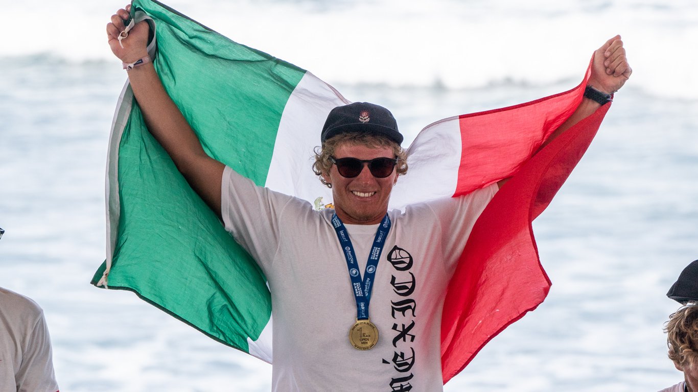 El mexicano Alan Cleland gana el mundial de surf 2023