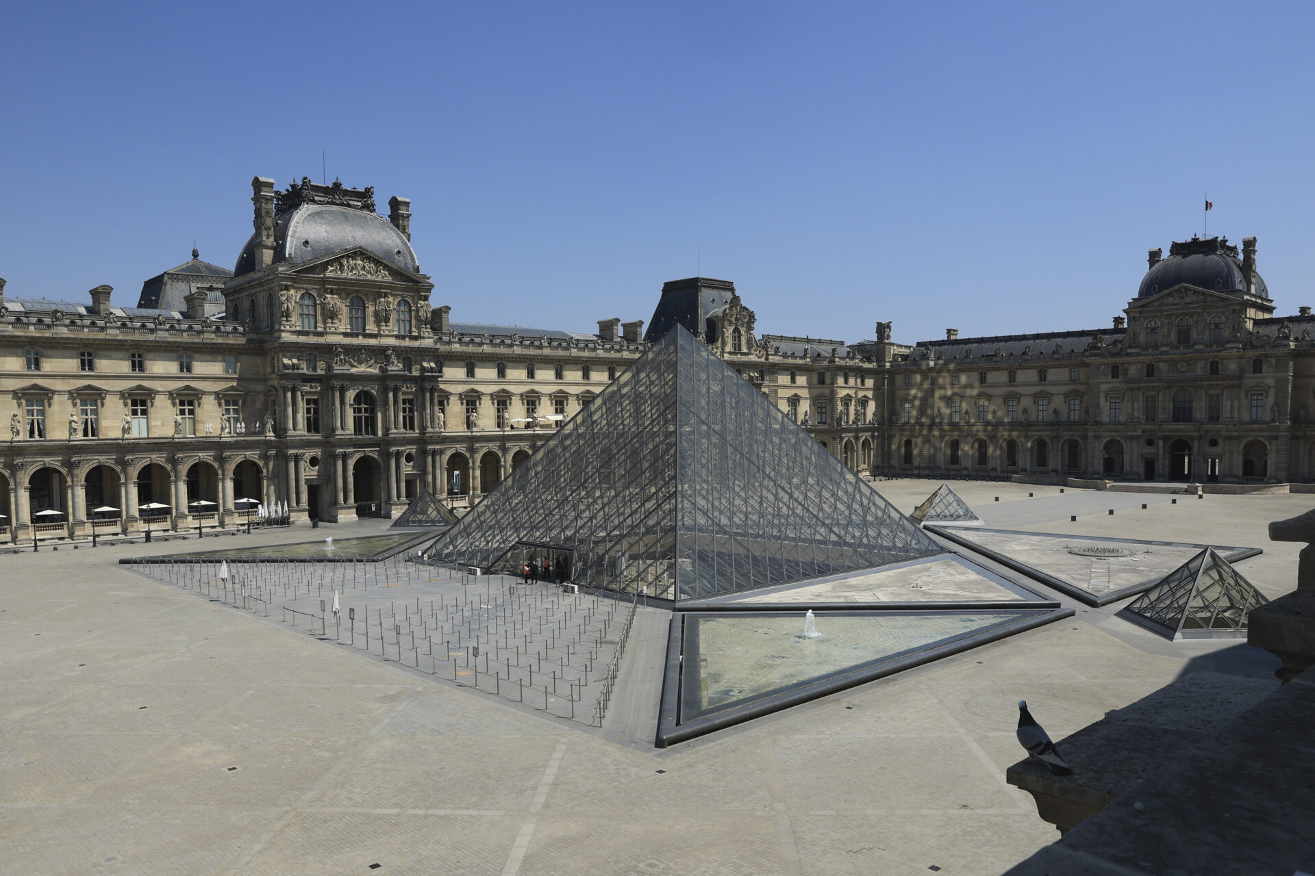 El Louvre de París acoge obras de Ucrania para protegerlas
