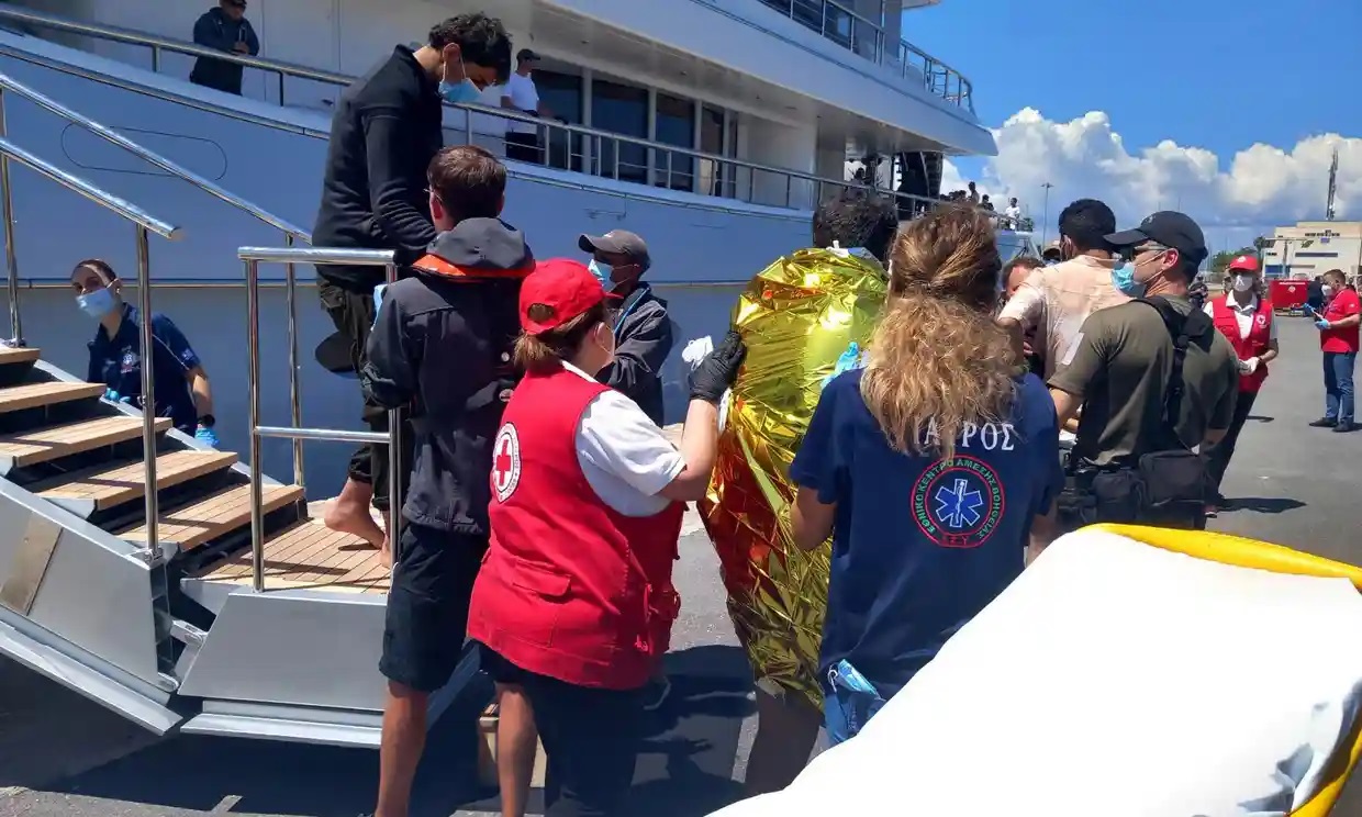 Al menos 78 personas murieron ahogadas en el naufragio de un barco con refugiados frente a Grecia
