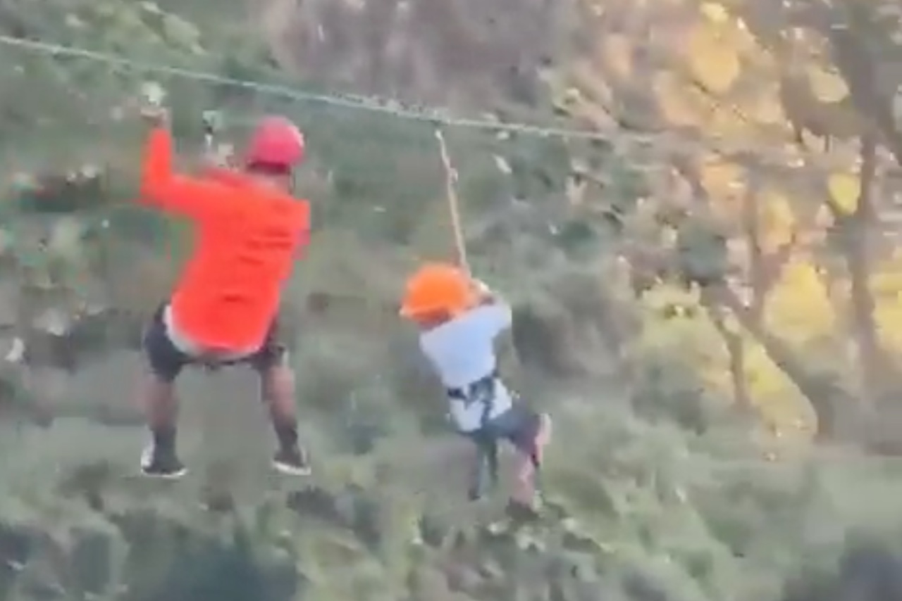Un niño cae de una tirolesa en atracción de Parque Fundidora en NL