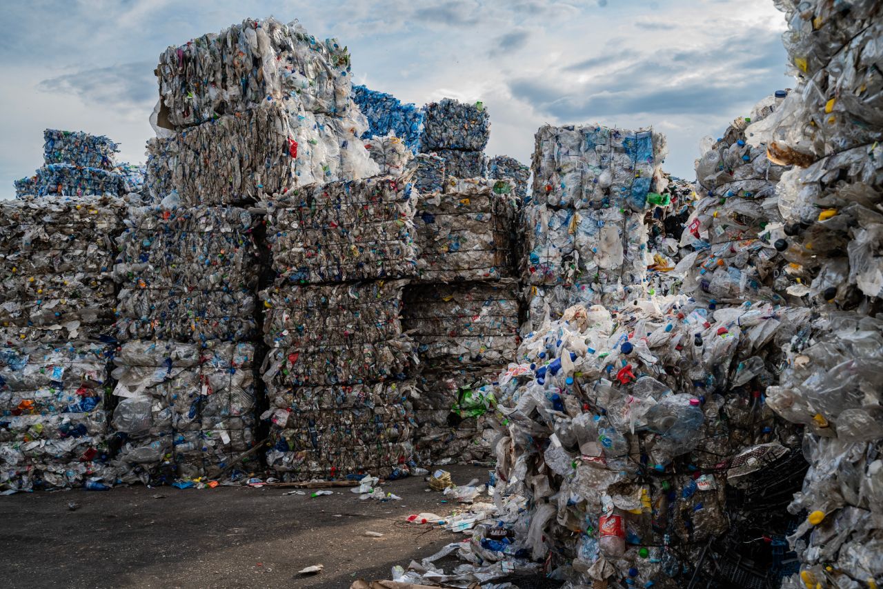 Borrador de tratado contra contaminación de plásticos podría salir en noviembre