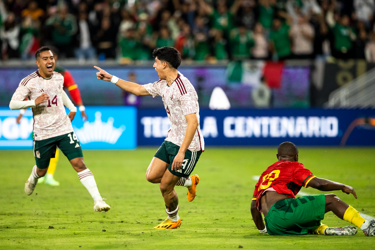 Kevin Álvarez rescata el empate ante Camerún en otra actuación gris de México