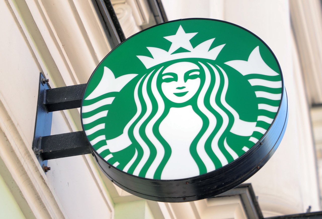 Sindicato de EU acusa a Starbucks de impedir decoración LGBT