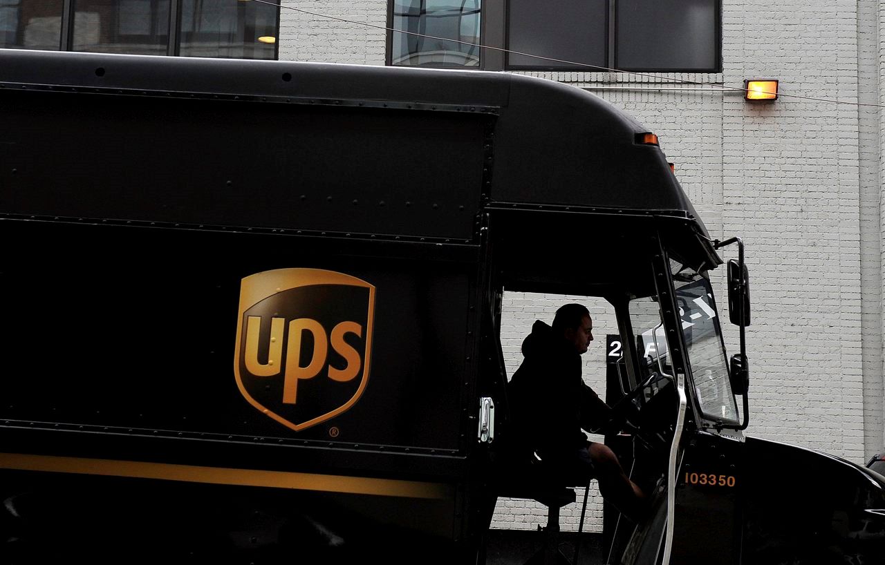 Trabajadores de UPS amenazan con huelga en Estados Unidos