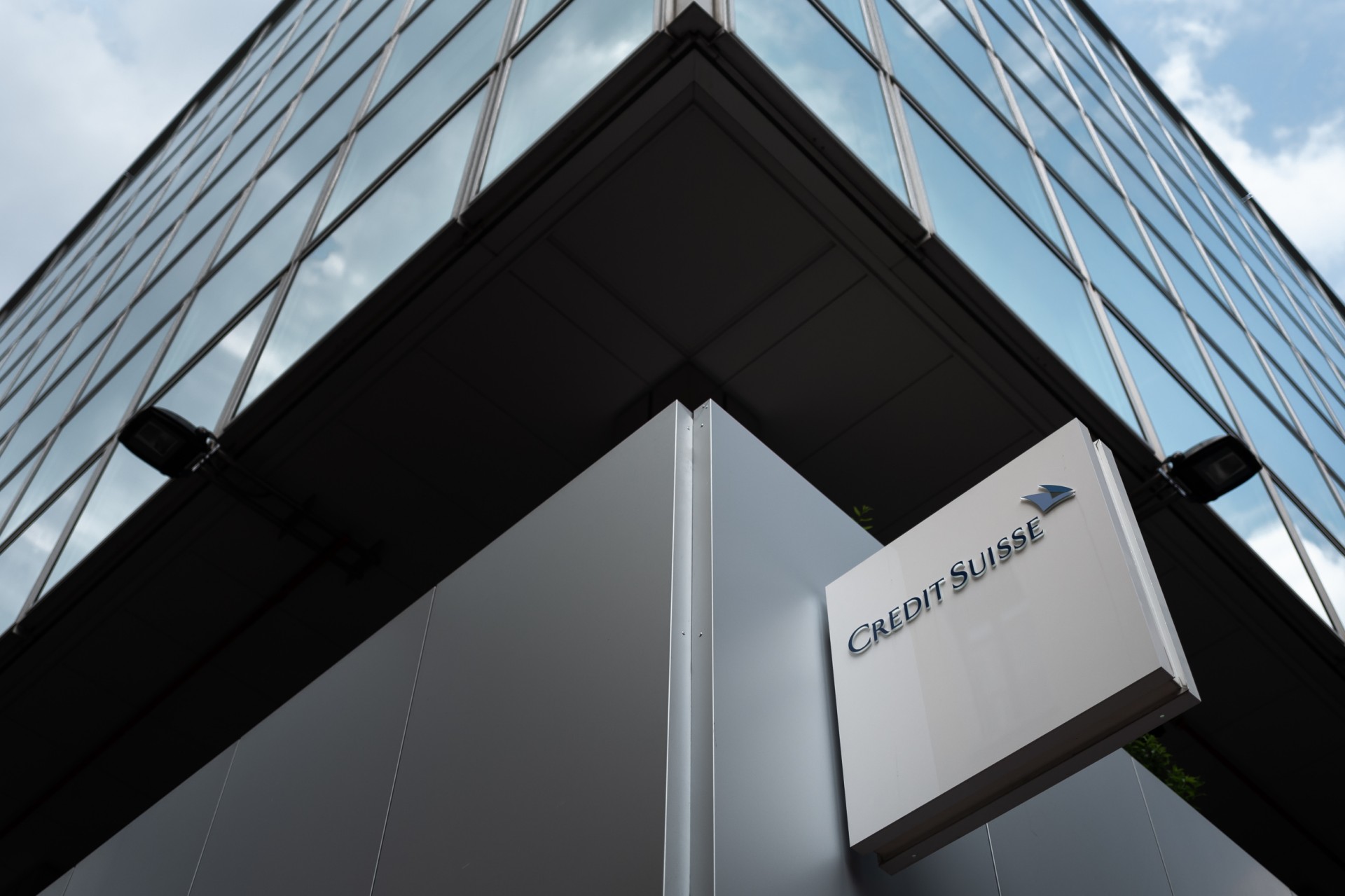 UBS anuncia cambios en su administración tras adquisición de Credit Suisse