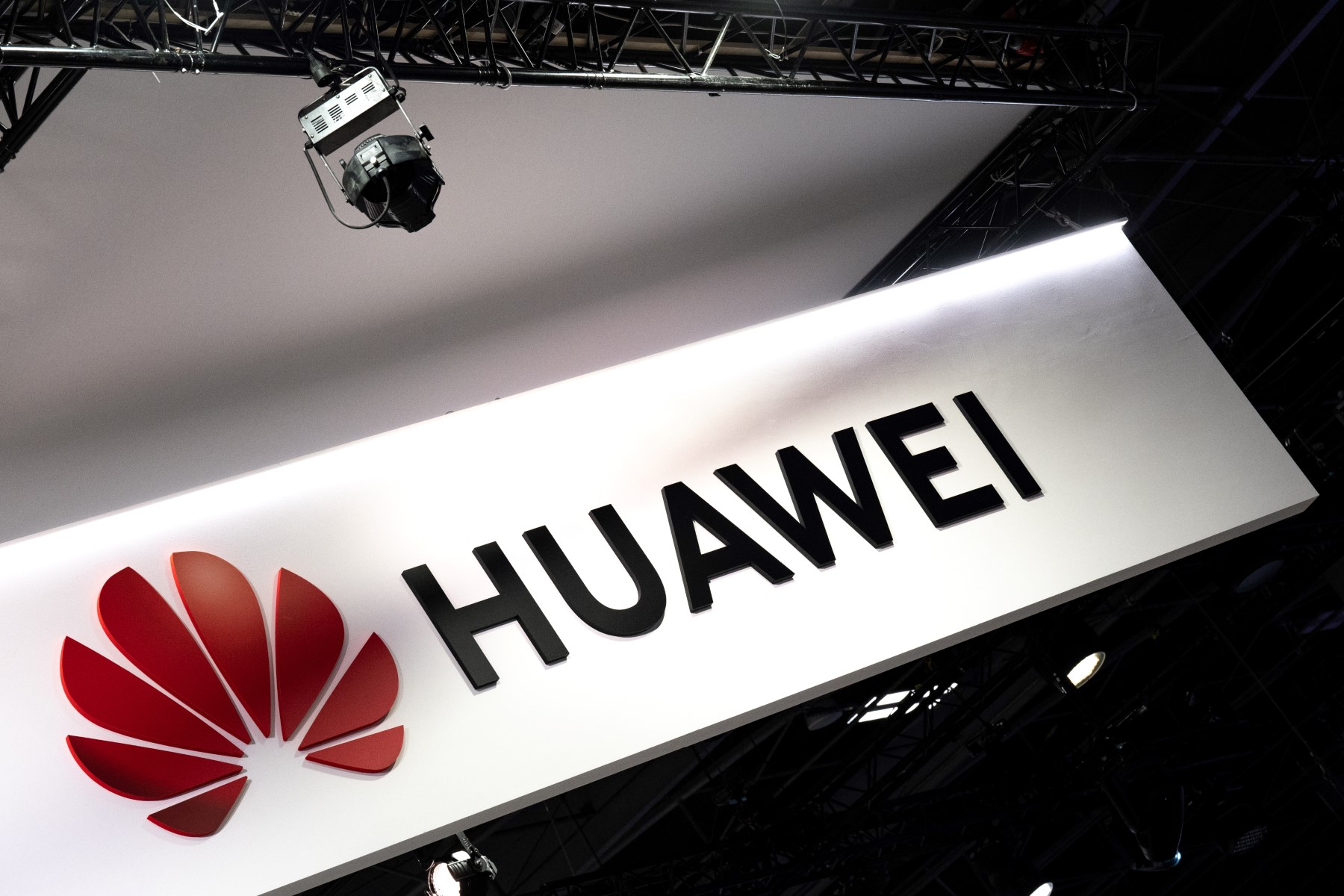 La UE veta equipos de Huawei y ZTE por temores de espionaje