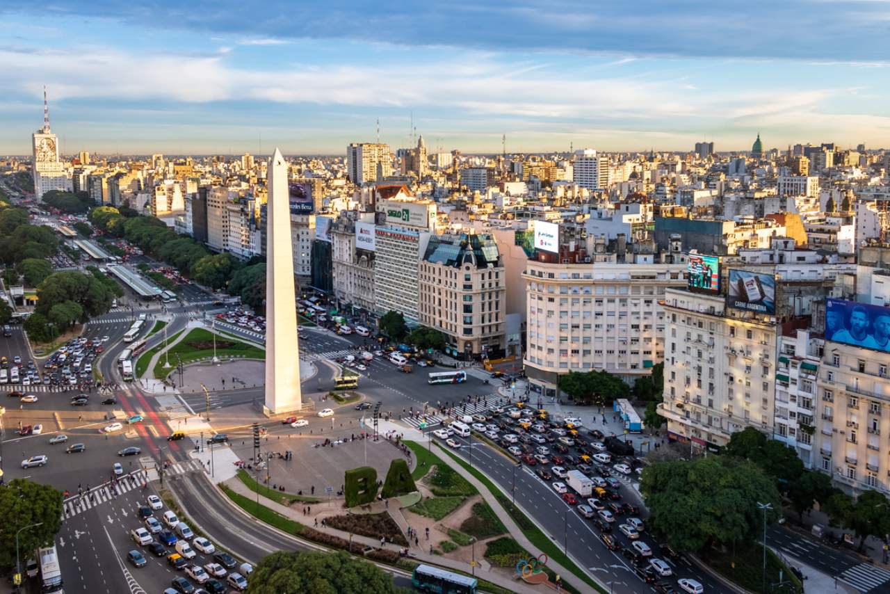 Argentina llega a entendimiento con el FMI para revisar acuerdo de deuda