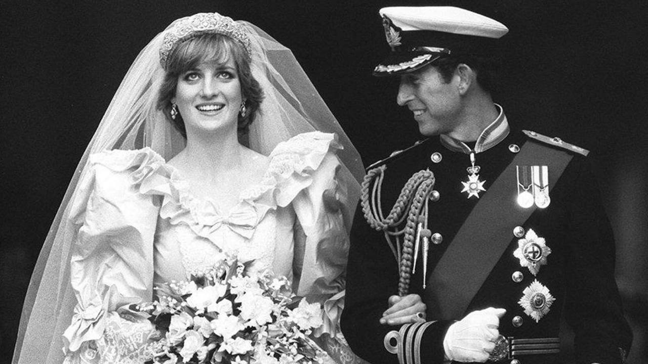 Diseñadora del vestido de novia de Lady Di recrea la icónica prenda 43 años después
