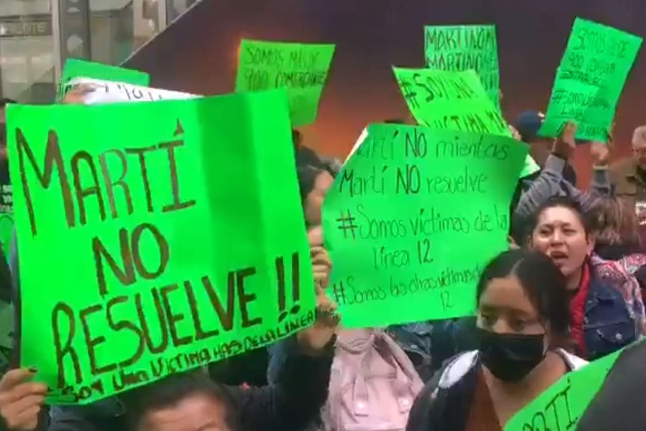 ‘Martí no resuelve’: Comerciantes protestan en reapertura de tramo elevado de la L12