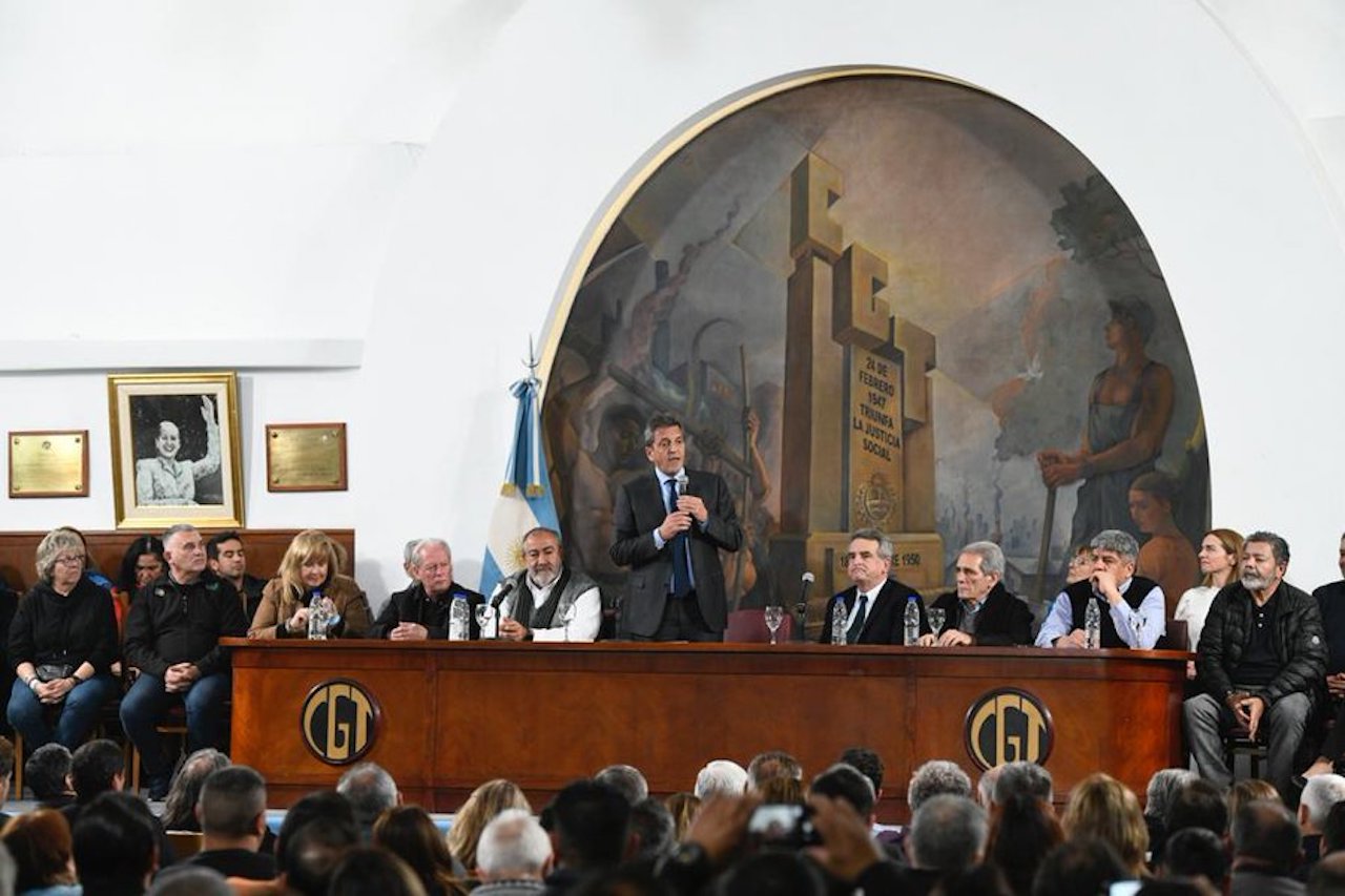 Argentina mantiene pláticas con el G7 y el FMI para revisar acuerdo de deuda
