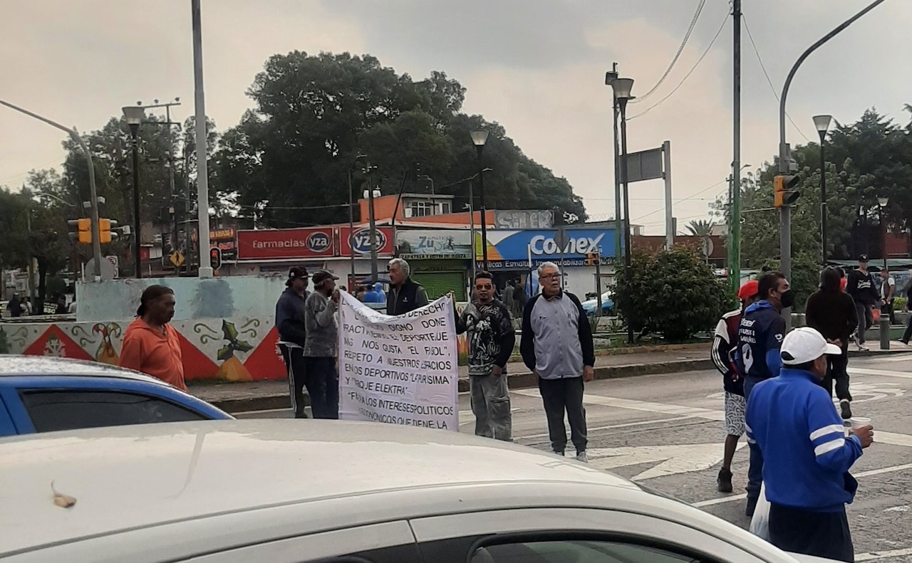 Opositores a la construcción albercas bloquean la Ermita-Iztapalapa, CDMX