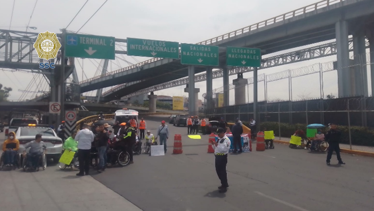 Bloqueo En Aeropuerto De CDMX Por Personas En Silla De Ruedas