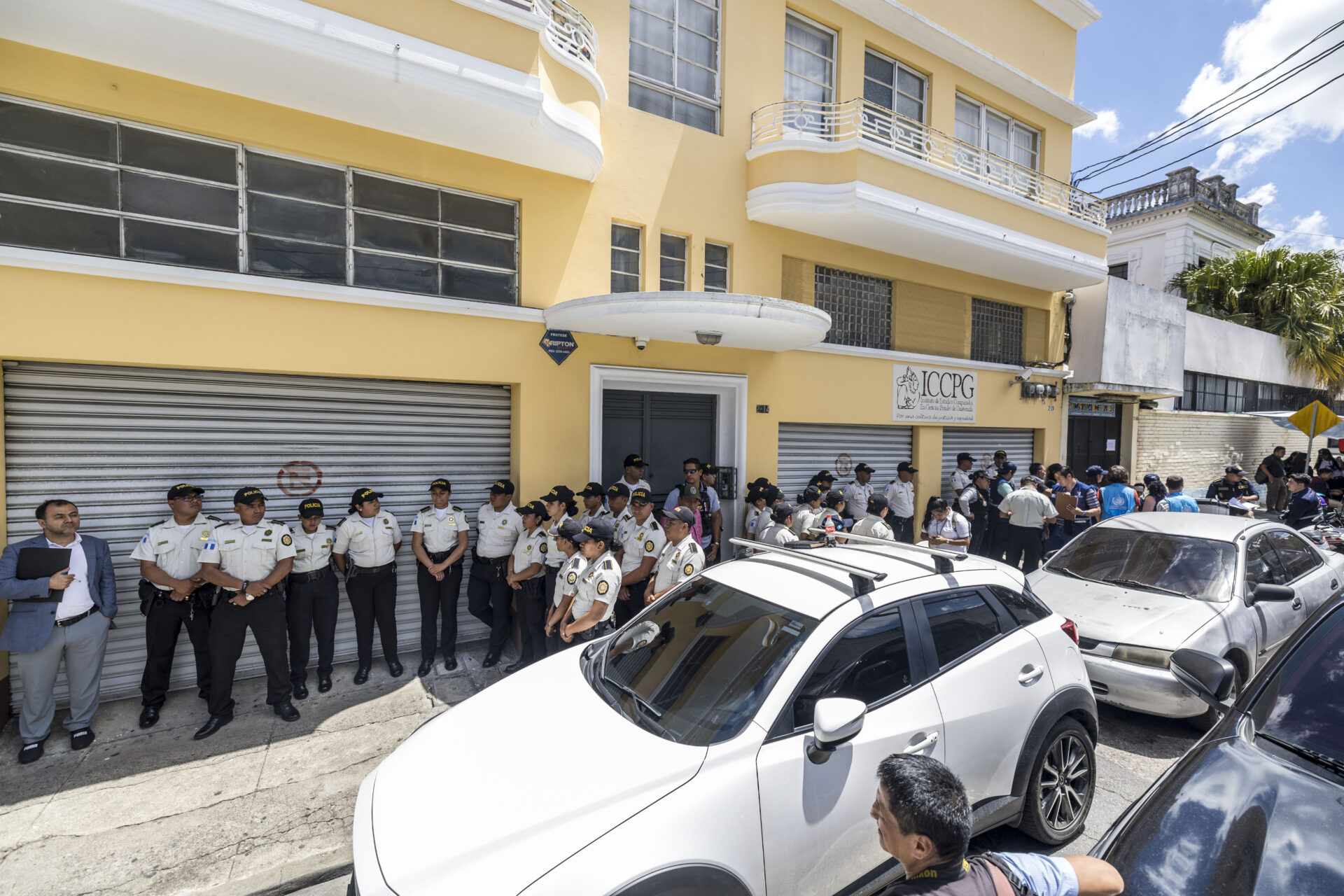 Fiscalía de Guatemala allana sede del partido Semilla, previo a la segunda vuelta