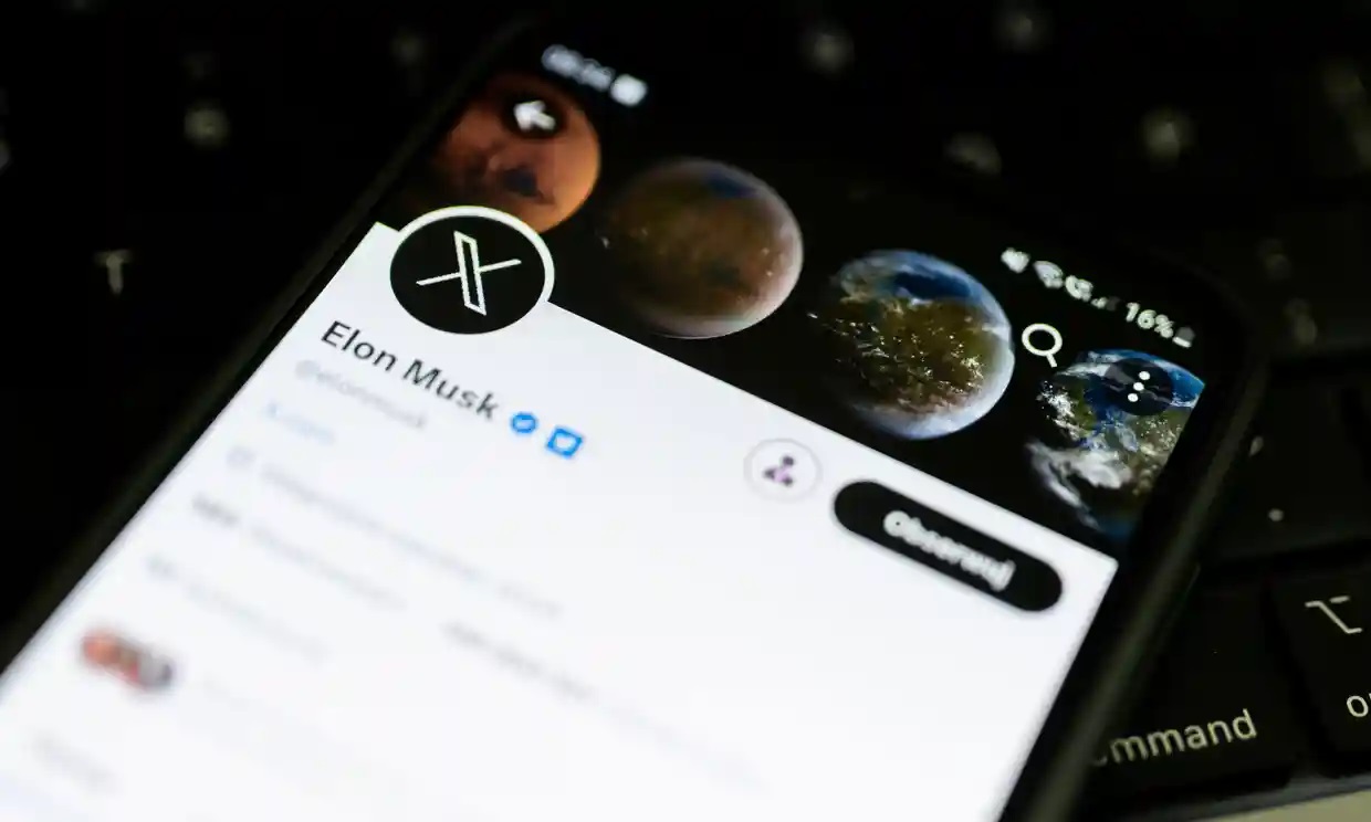 Elon Musk revela la X, el nuevo logotipo de Twitter