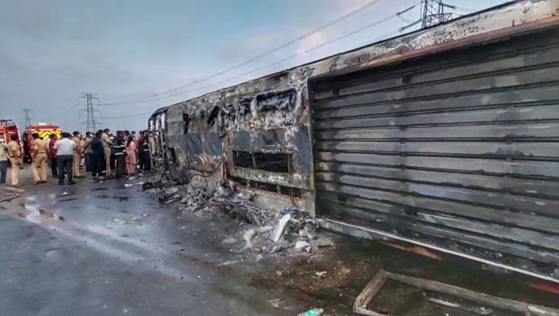 Un autobús se incendia en la India; hay al menos 25 muertos
