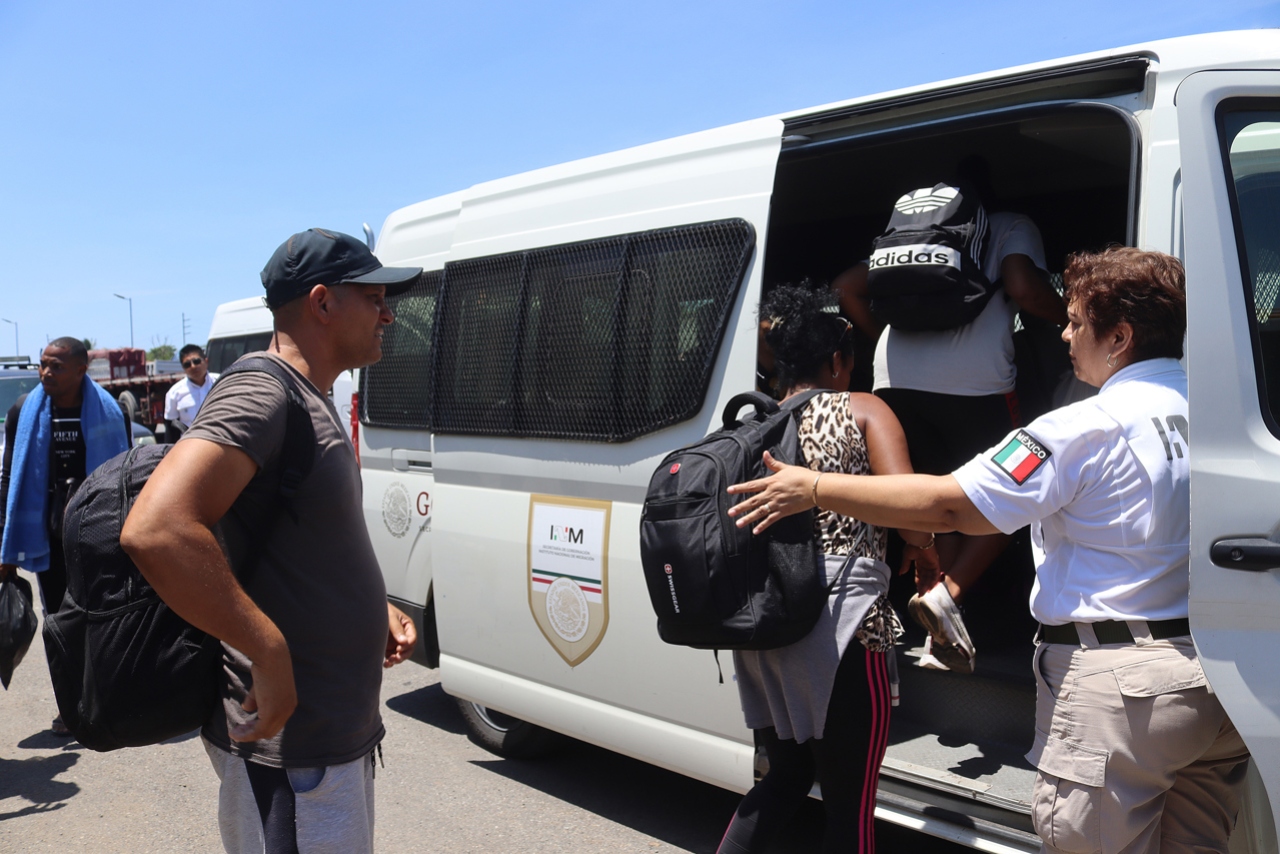 En operativos, hallan a 256 migrantes abandonados en Veracruz