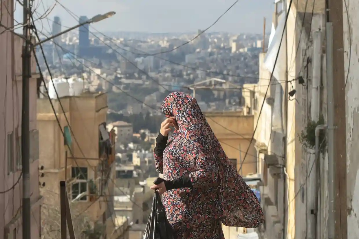‘Soy una prisionera’: las mujeres luchan contra las leyes de Medio Oriente que las mantienen atrapadas en casa