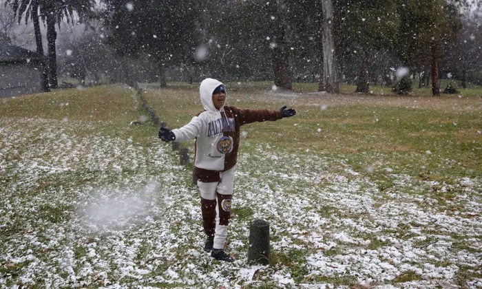 ‘Magia pura’: cae nieve en Johannesburgo por primera vez en 11 años