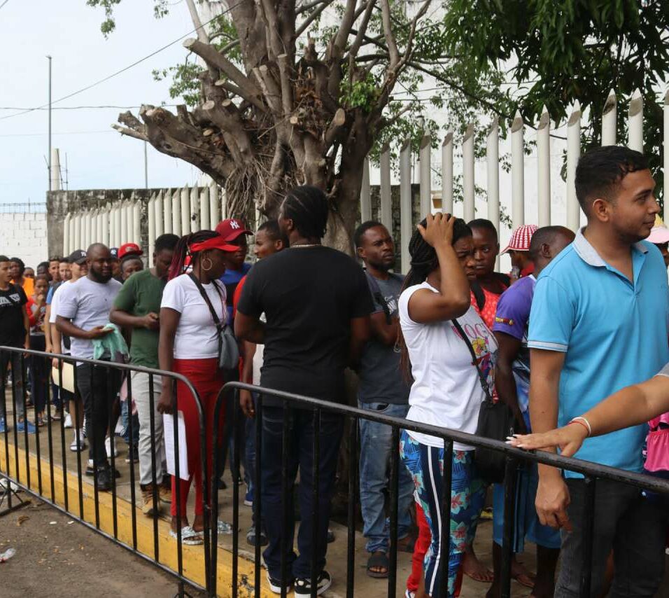 México registra récord de 74 mil 764 solicitudes de refugio de migrantes