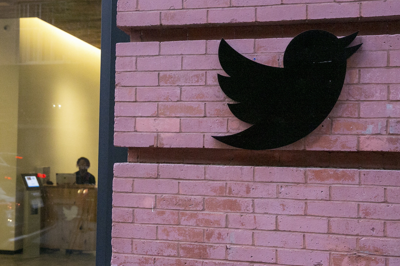¿El fin de Twitter? Musk cambiará el logo del pájaro azul por una X