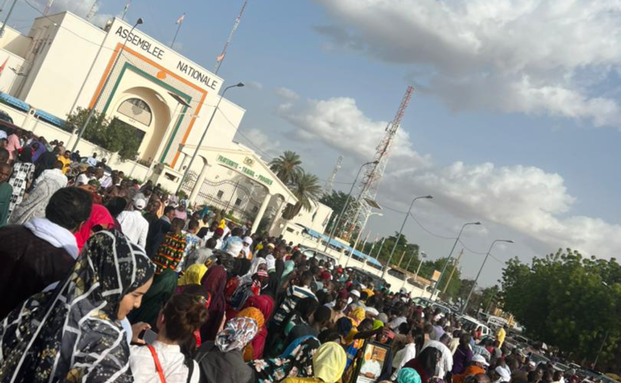 Ejército de Níger derroca al presidente y cierra fronteras en intento de golpe de Estado