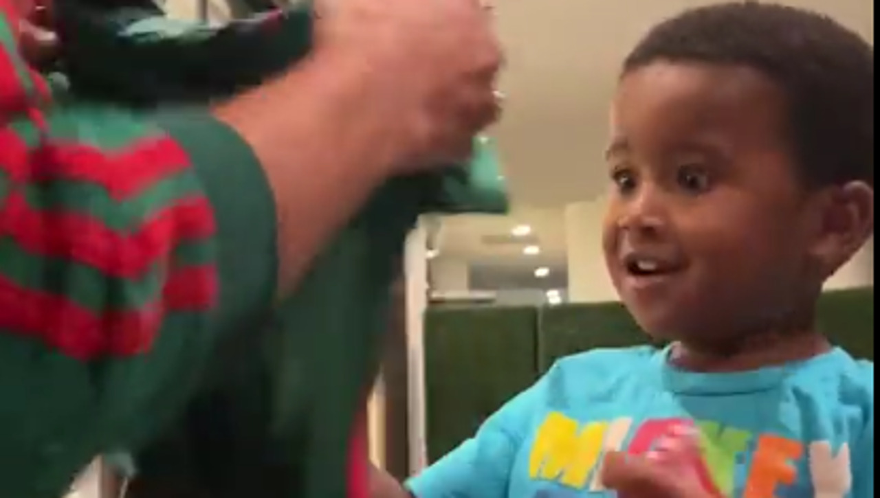 La selección nacional regala jersey y convive con el niño etíope que quiere ser mexicano