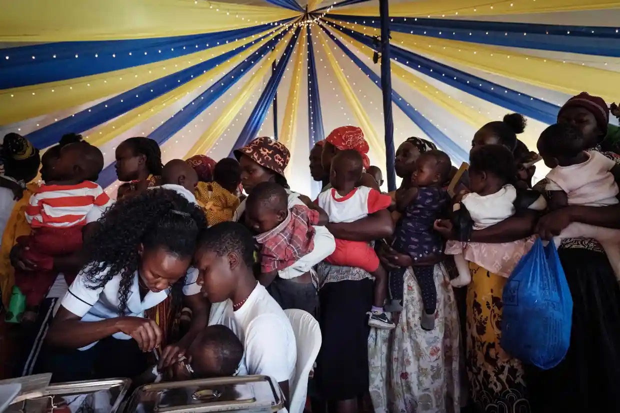 La primera vacuna contra la malaria se distribuirá en 12 países africanos