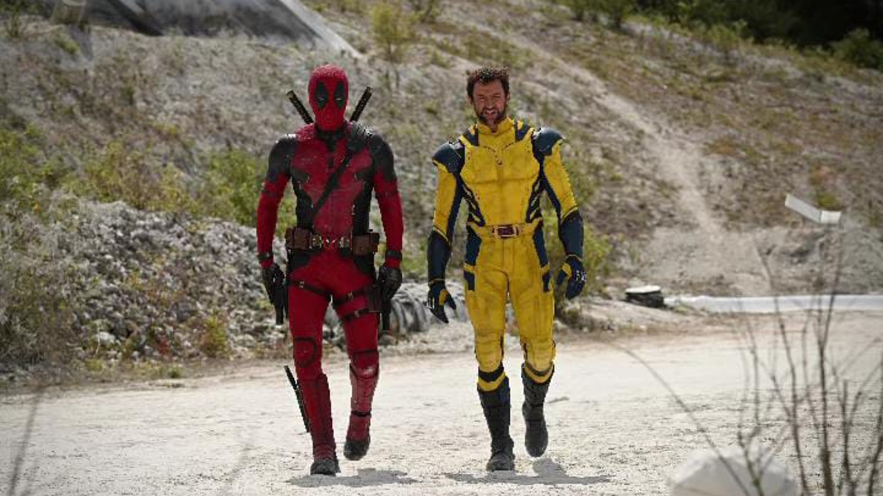 Las nuevas imágenes de <em>Deadpool 3</em> en las que Wolverine clava sus garras a Ryan Reynolds