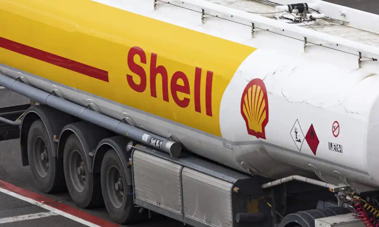 El director de Shell es criticado por decir que la reducción de la producción de combustibles fósiles es ‘peligrosa’